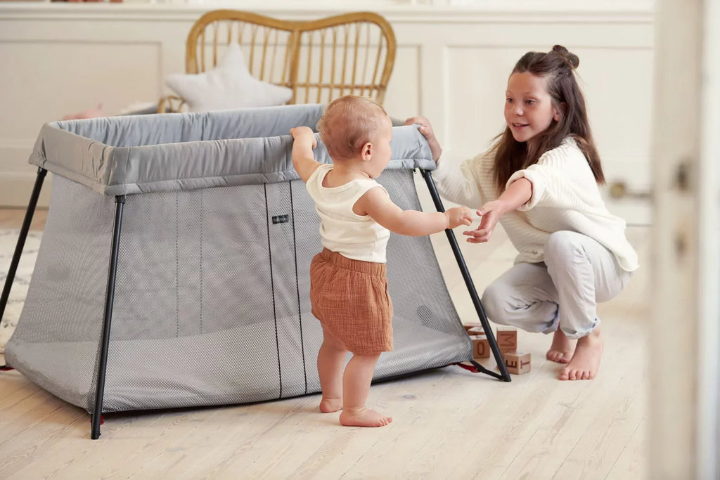 Travel BabyBjorn Bundle Crib and Fitted Sheet Pack Silver Light