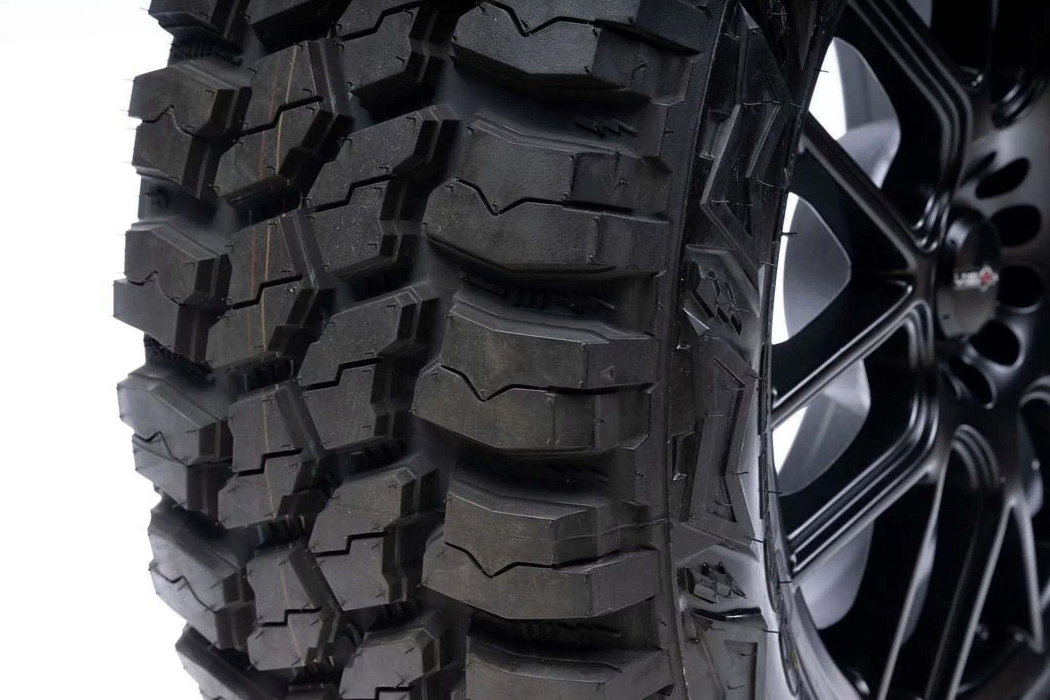 LT295/70R17 AMERICUS BW 121/118Q E/10 RUGGED M/T