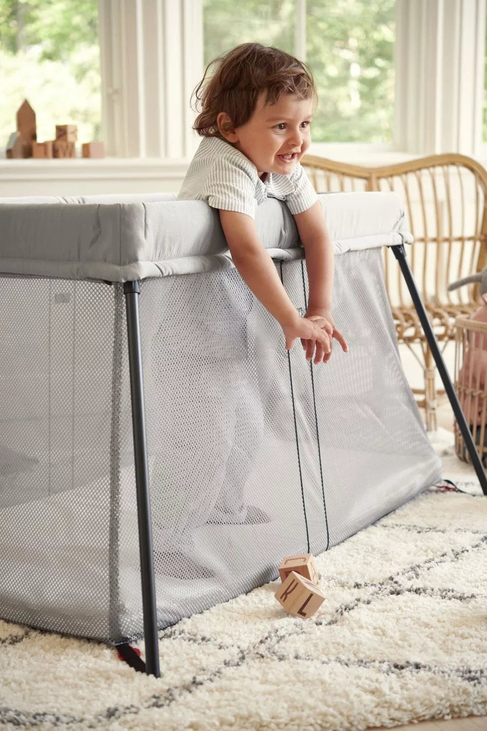Travel BabyBjorn Bundle Crib and Fitted Sheet Pack Silver Light