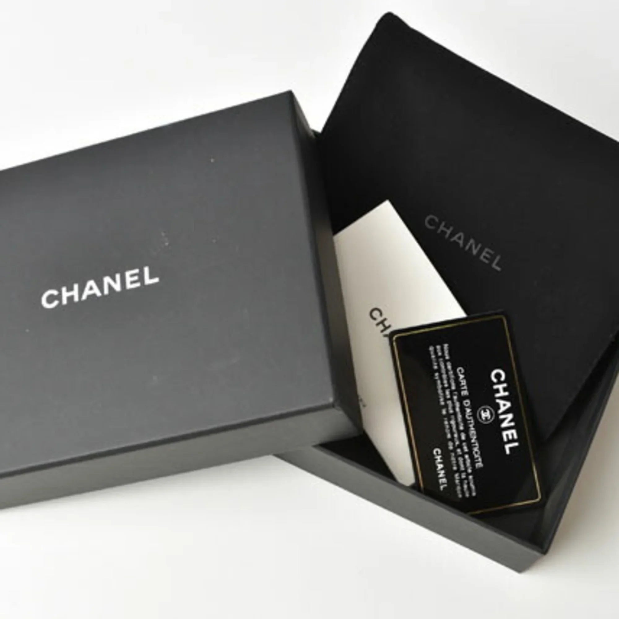 here CHANEL Chanel skin (Like Pre-Owned wallet mark caviar New) dark red
