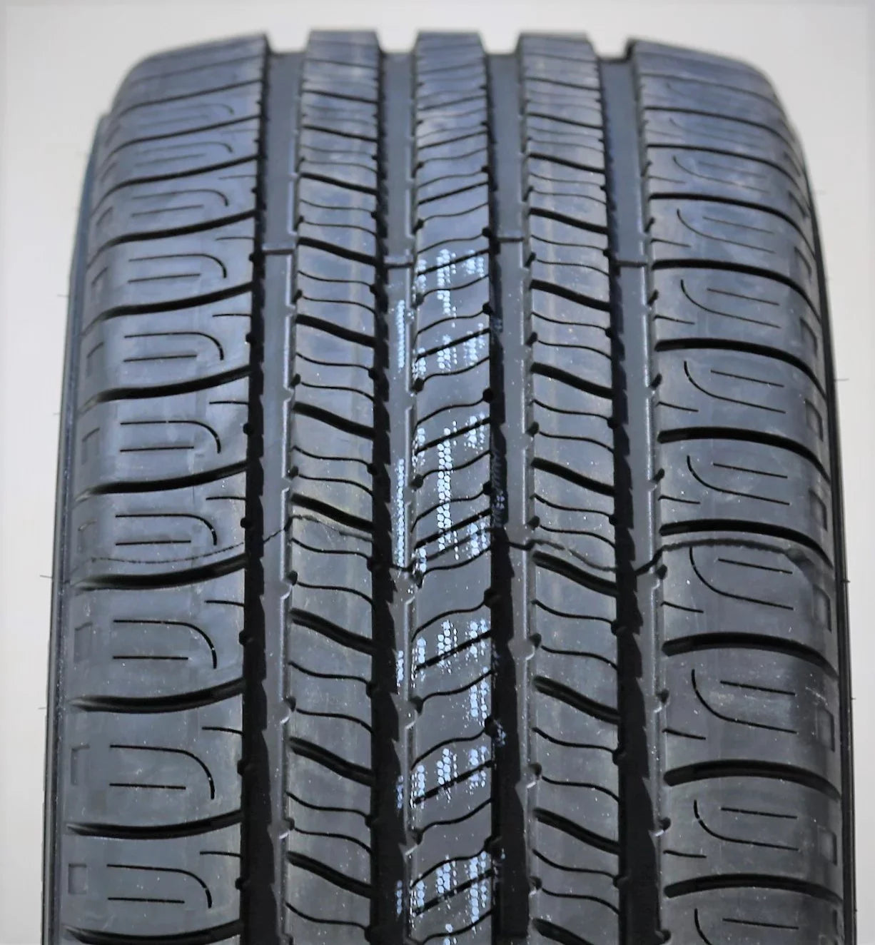 Fits: Assurance Ford Season (FOUR) XLE, Set Fusion SEL 2008-12 of 2012 91V All-Season 225/45R18 Goodyear 4 A/S All Tires Toyota Camry